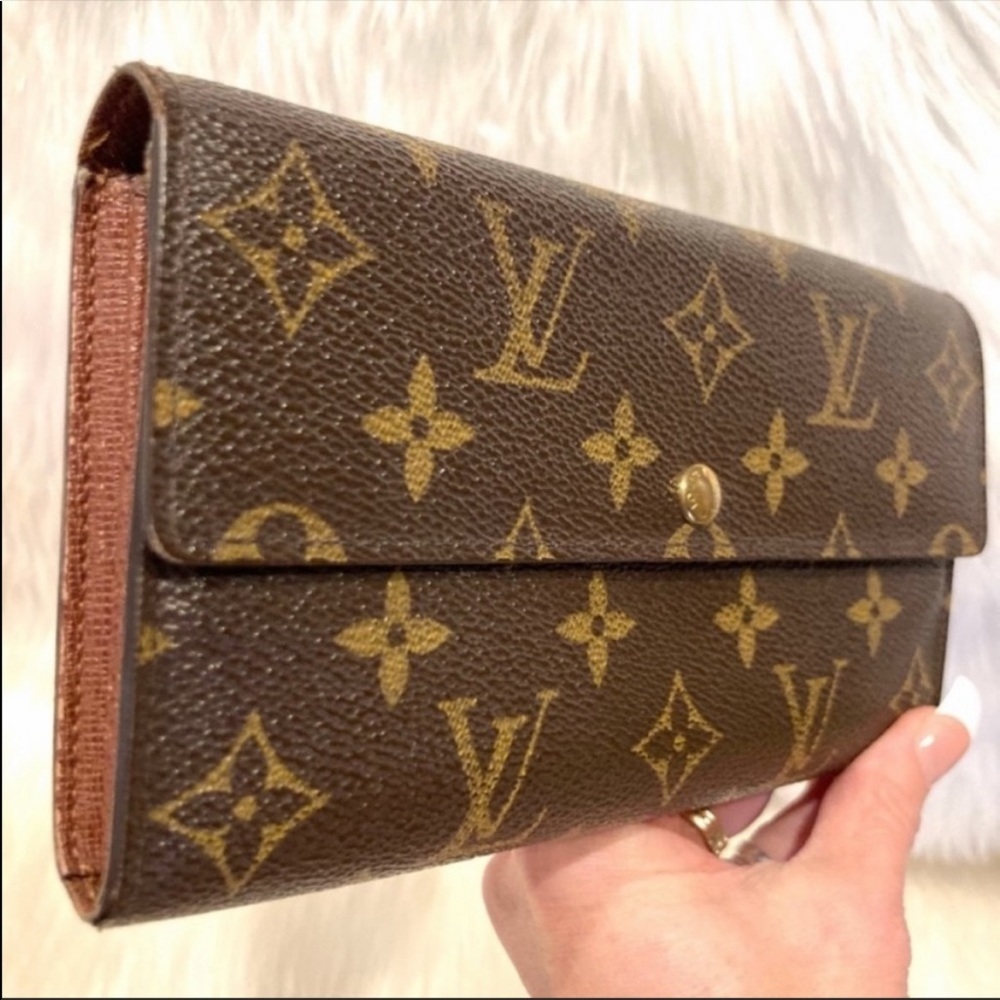 Louis Vuitton Monogram International Wallet - Picture 4 of 15